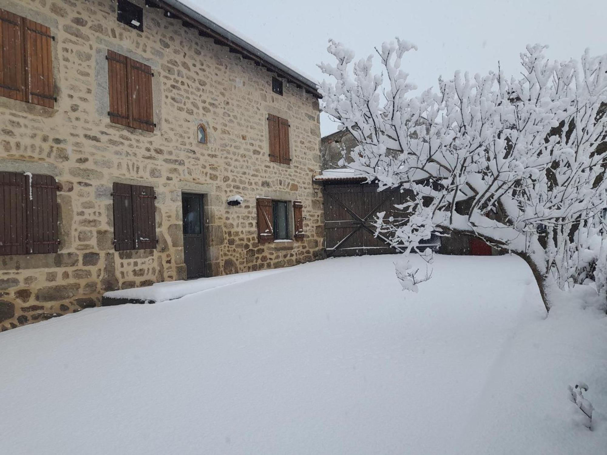 Gite De Charme Avec Jardin Et Wifi A Chalmazel-Jeansagniere - Fr-1-496-249 외부 사진